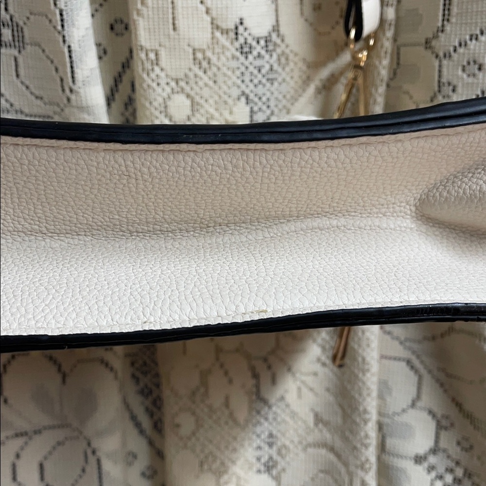 Bo Ho Stylish White Tassel Crossbody Bag - Picture 4 of 7